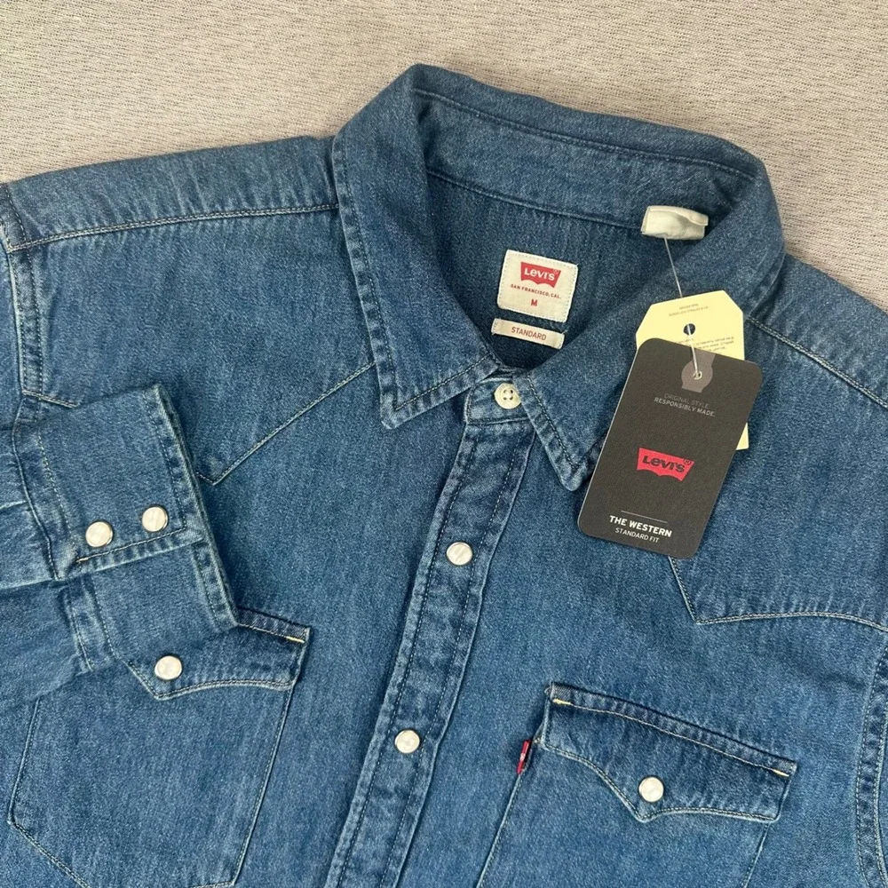 NWT Levis Denim Shirt Mens Medium Blue The Western Standard Fit Snap Button